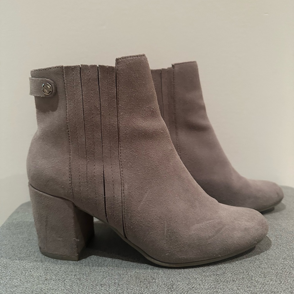Elegant Suede Ankle Boots - Taupe